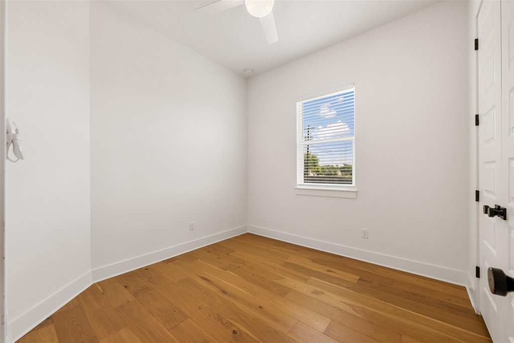 308 E 19th 1/2 St - Photo 17