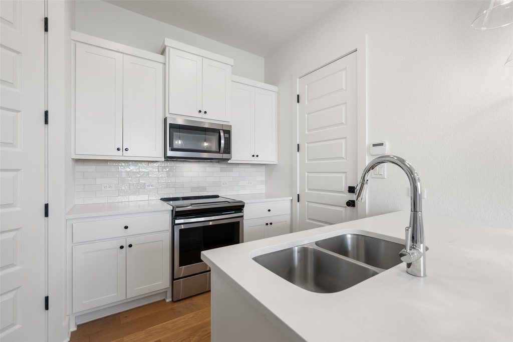 308 E 19th 1/2 St - Photo 12