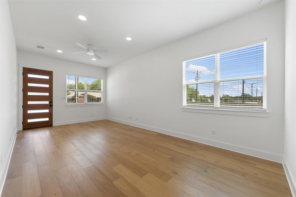 308 E 19th 1/2 St - Photo 7