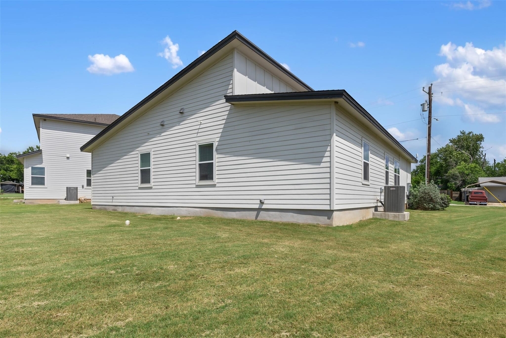 308 E 19th 1/2 St - Photo 27