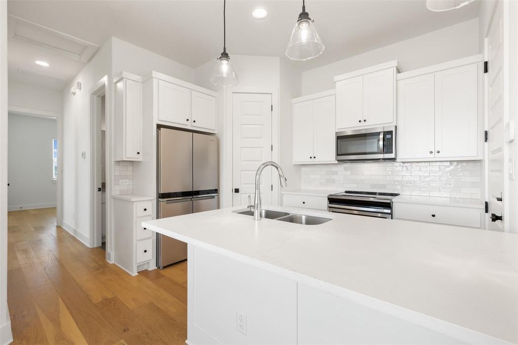 308 E 19th 1/2 St - Photo 11