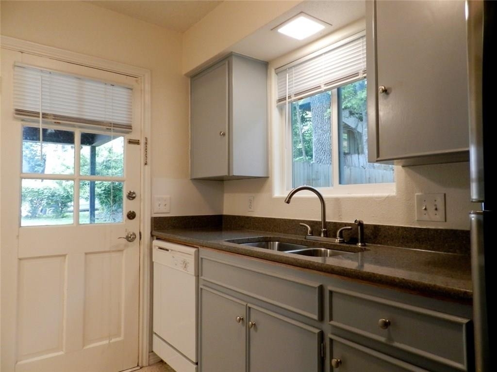 3713 Meredith St - Photo 8