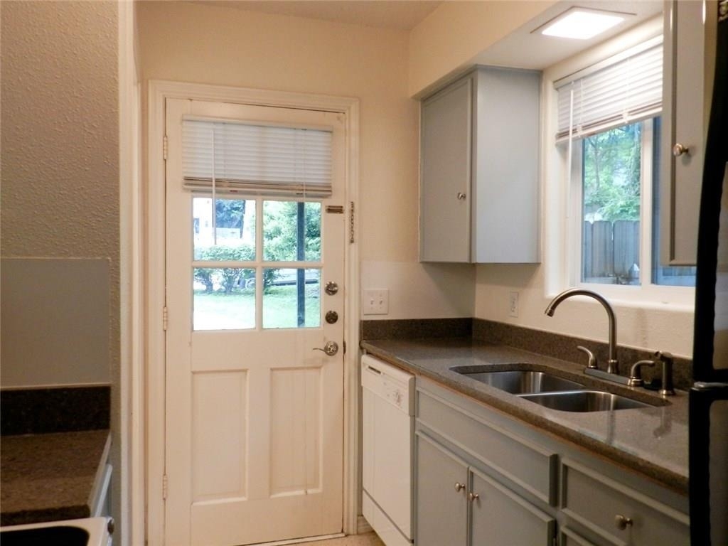 3713 Meredith St - Photo 4