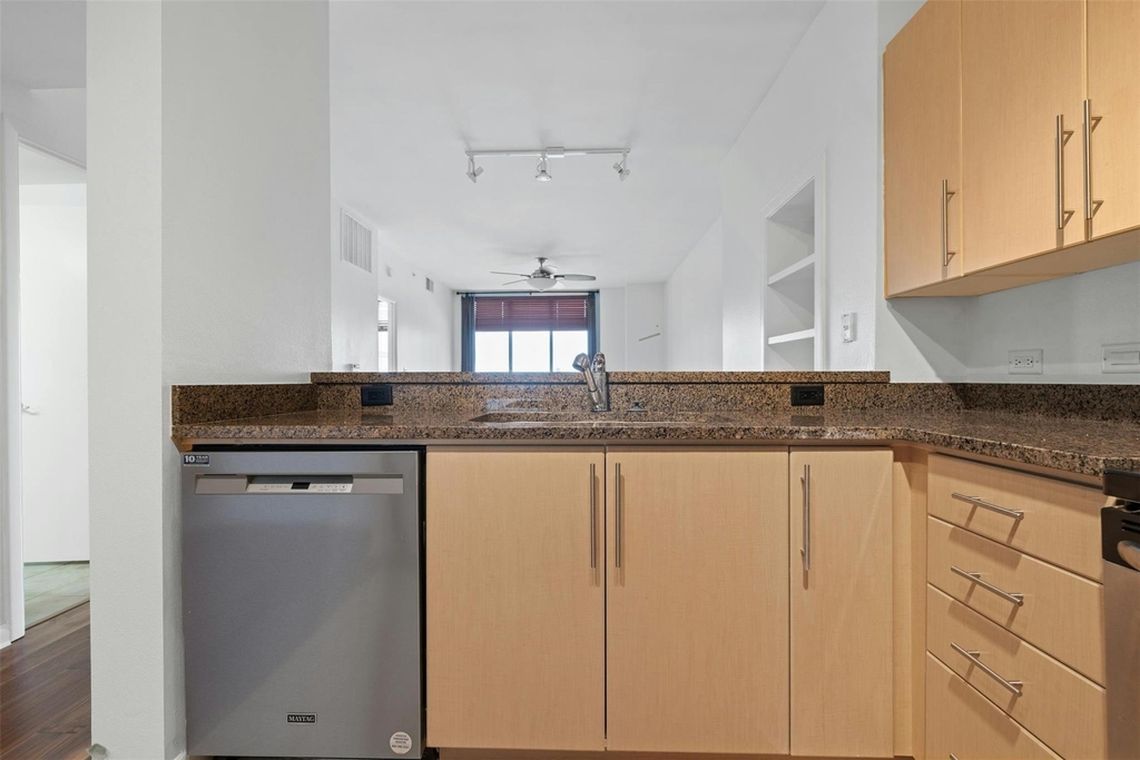 54 Rainey St - Photo 5