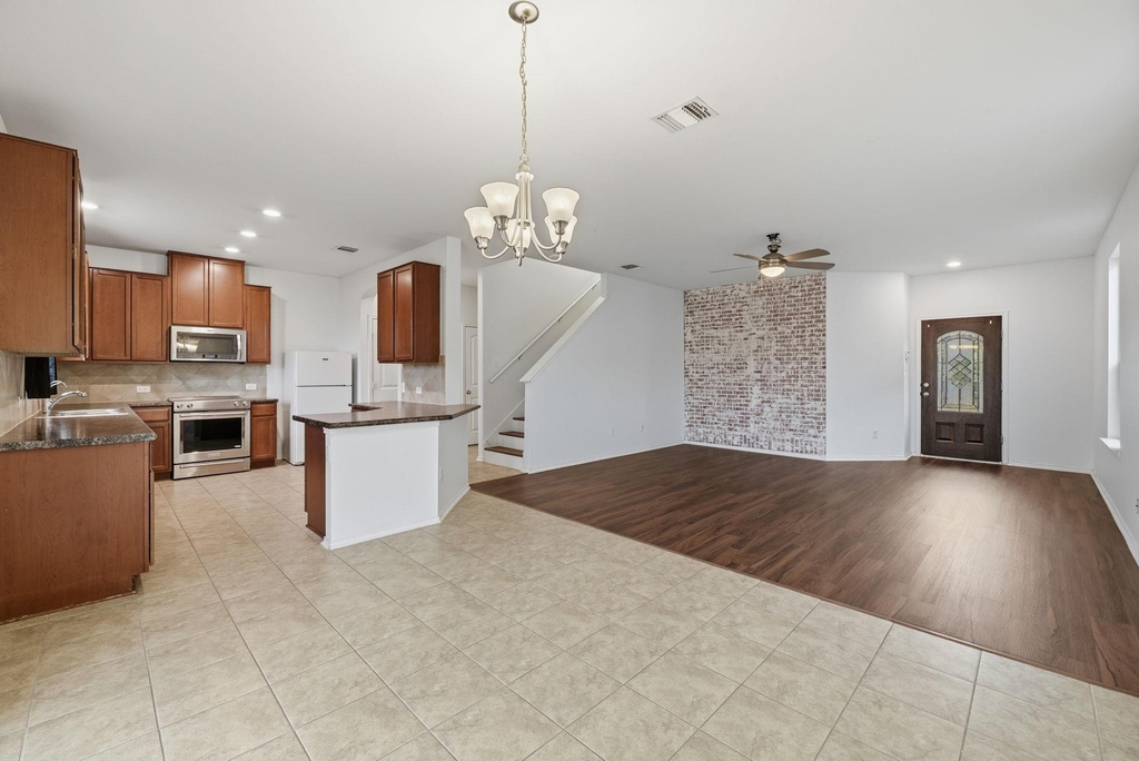 13535 Abraham Lincoln St - Photo 6
