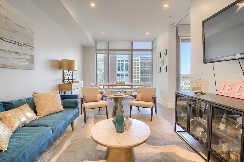 501 West Ave - Photo 2