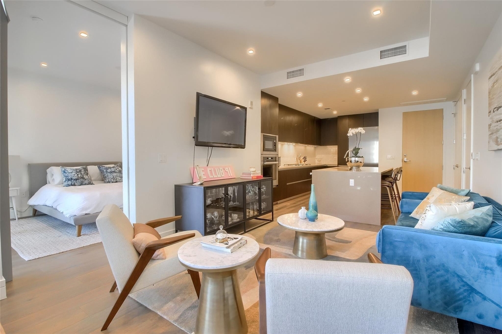 501 West Ave - Photo 1