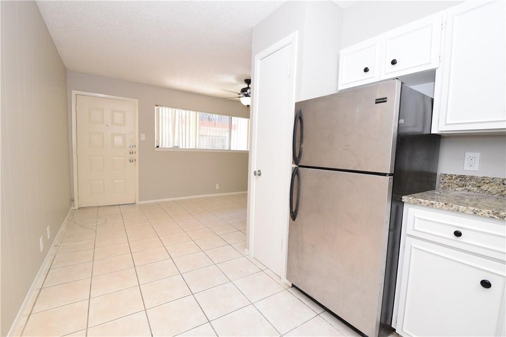 2404 Longview St - Photo 8