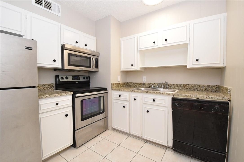 2404 Longview St - Photo 7