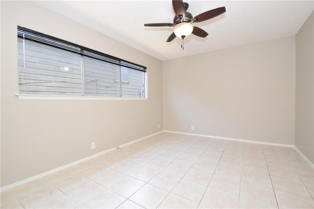 2404 Longview St - Photo 4