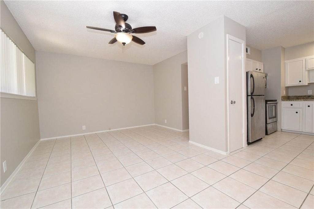 2404 Longview St - Photo 5