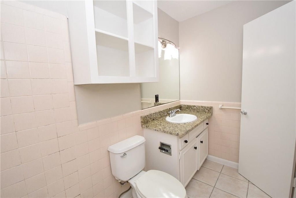2404 Longview St - Photo 2