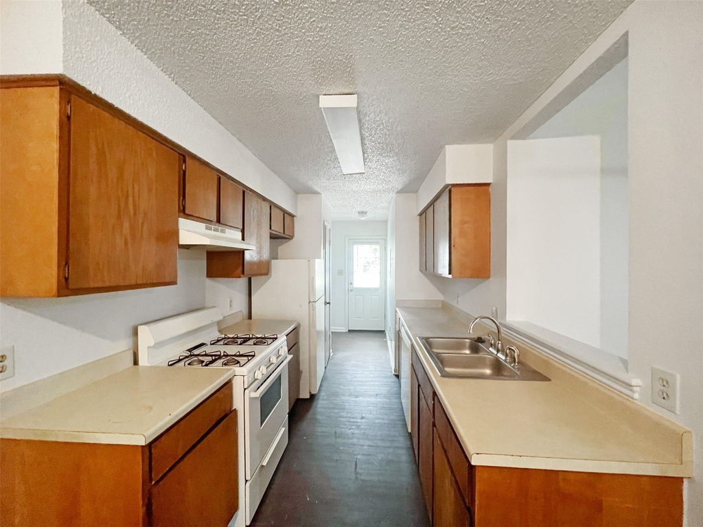 2010 Alex Ave - Photo 4