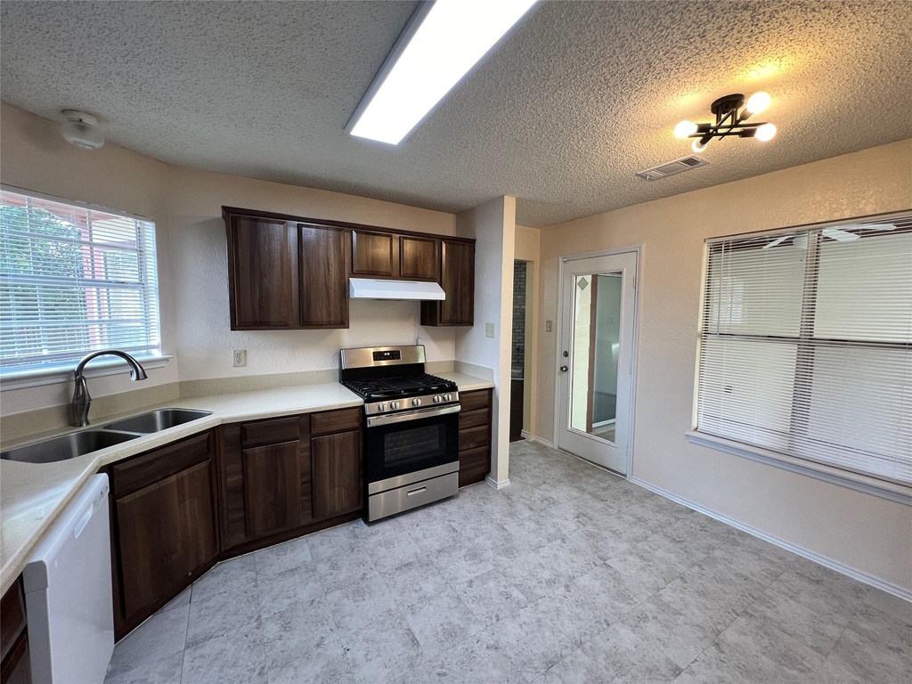 16202 Edgerly Ct - Photo 9