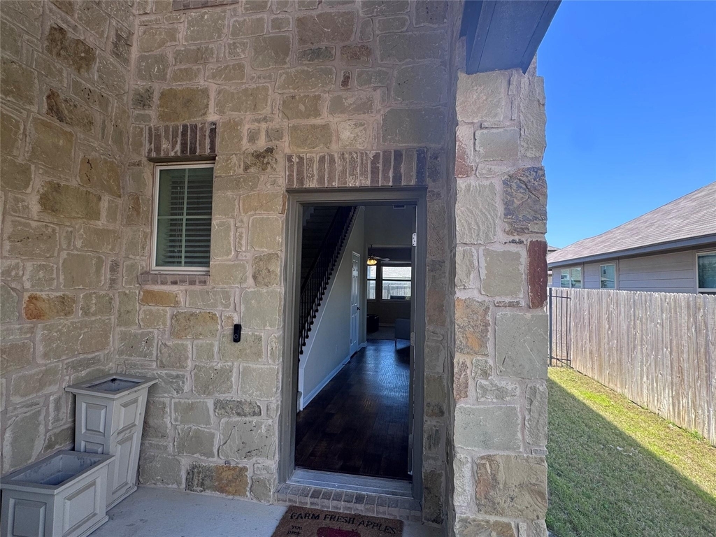 321 Callahan Ln - Photo 5