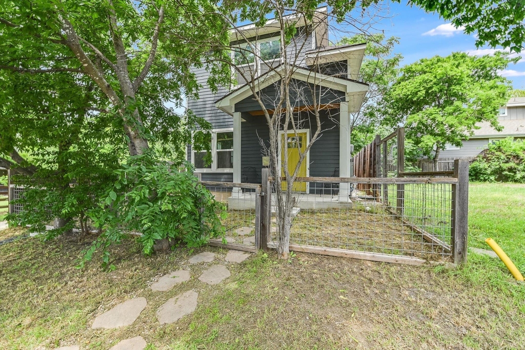 112 E 54th St - Photo 9