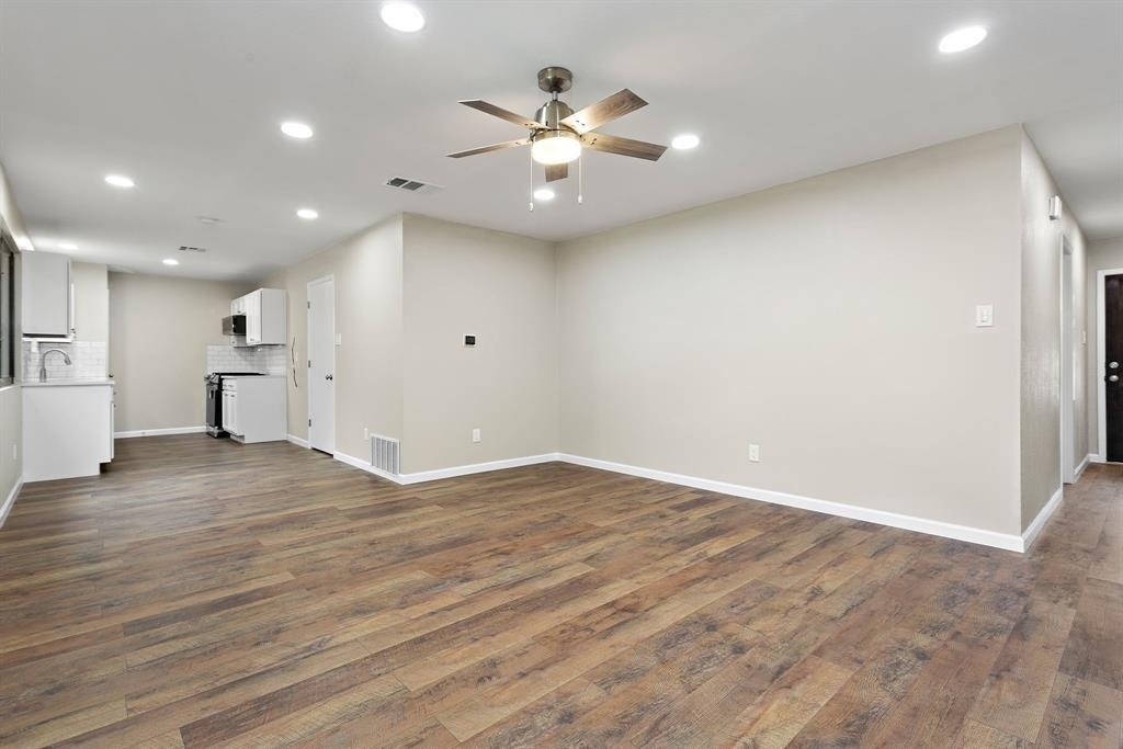 1905 Farnswood Dr - Photo 4