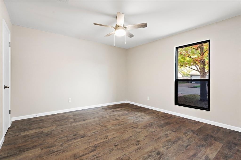 1905 Farnswood Dr - Photo 11