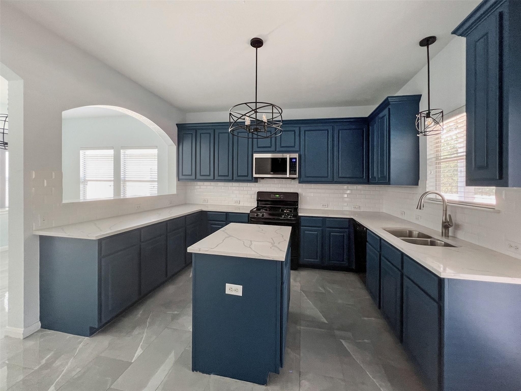 3917 Bronco Bend Loop - Photo 11