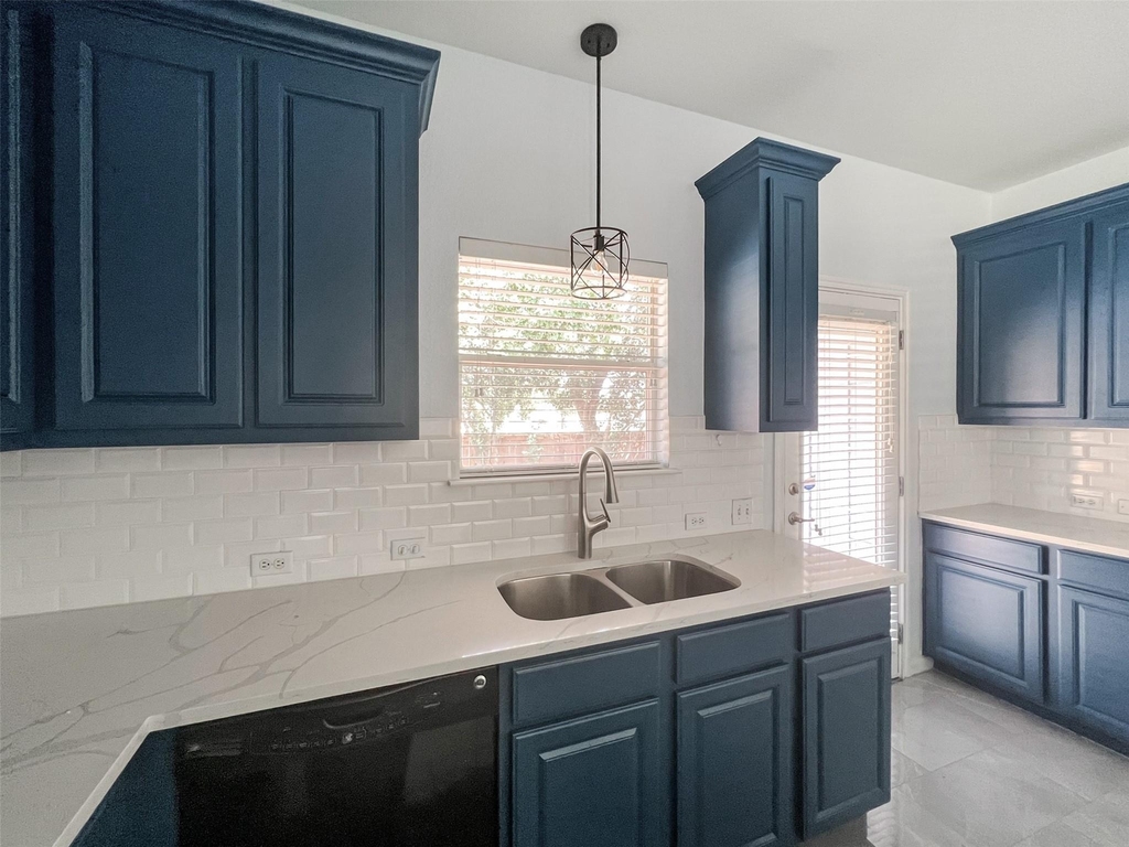 3917 Bronco Bend Loop - Photo 8