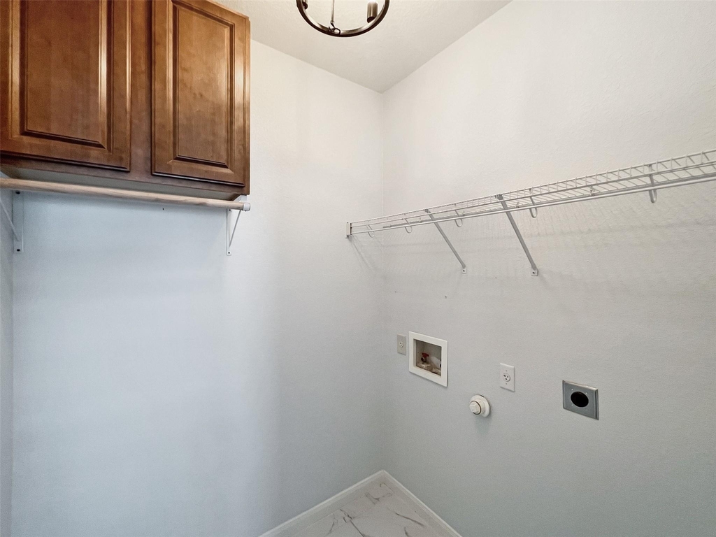 3917 Bronco Bend Loop - Photo 37
