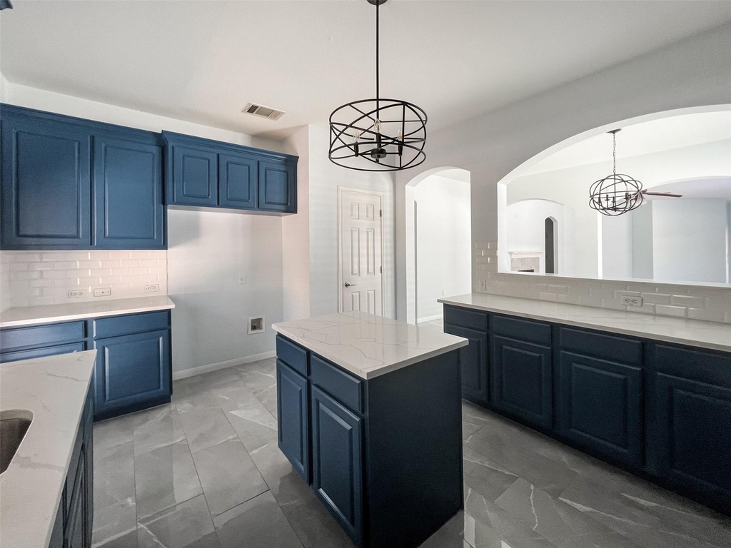 3917 Bronco Bend Loop - Photo 9