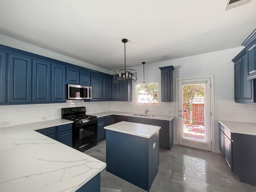 3917 Bronco Bend Loop - Photo 7