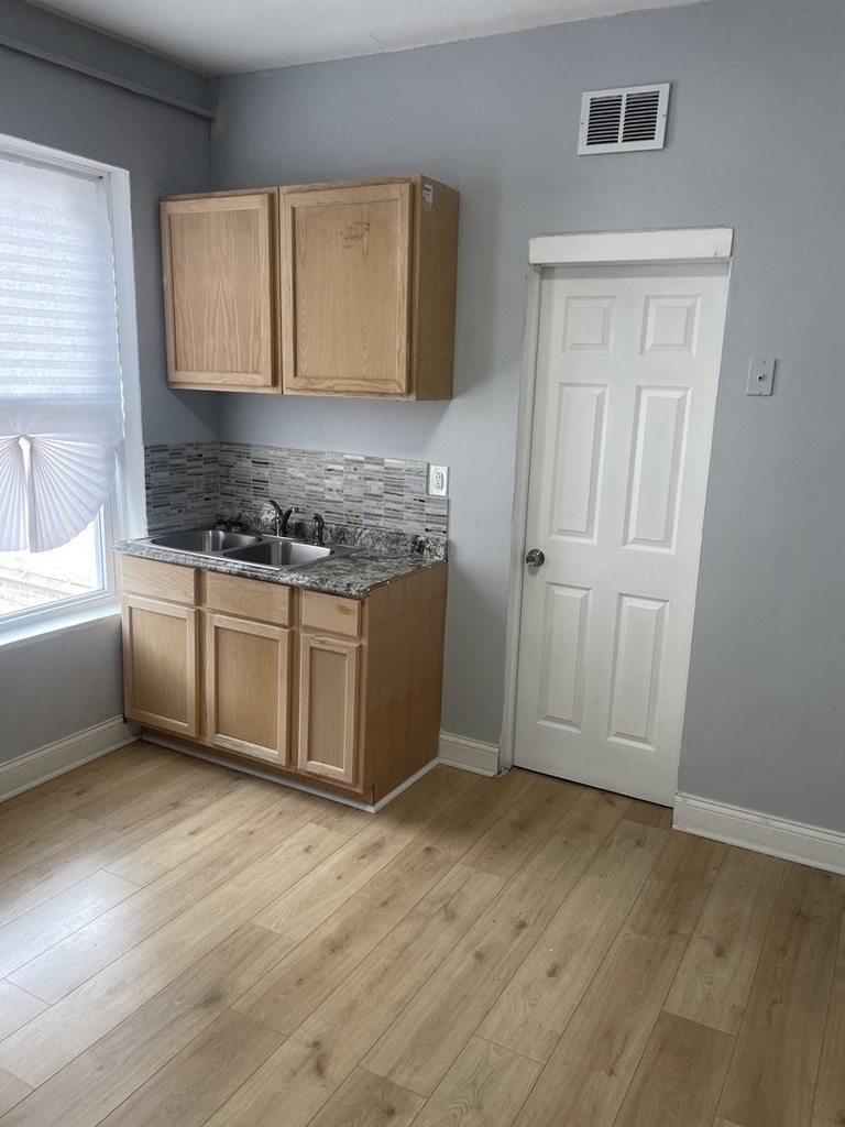 451 E 111th Street Se - Photo 1
