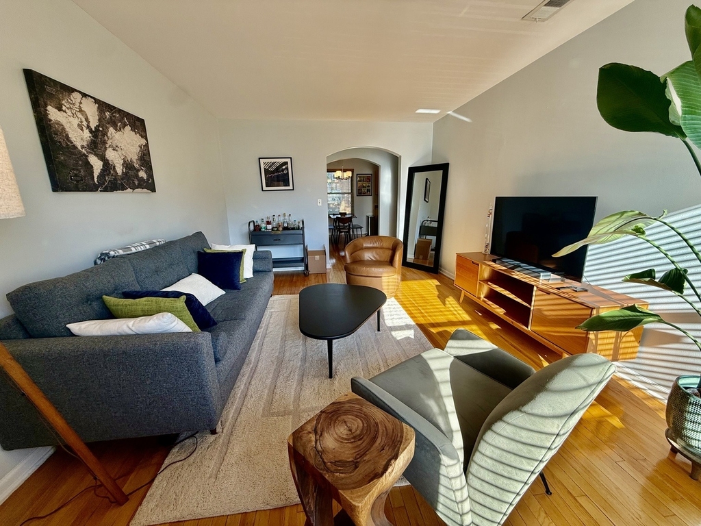 4915 N Wolcott Avenue - Photo 1