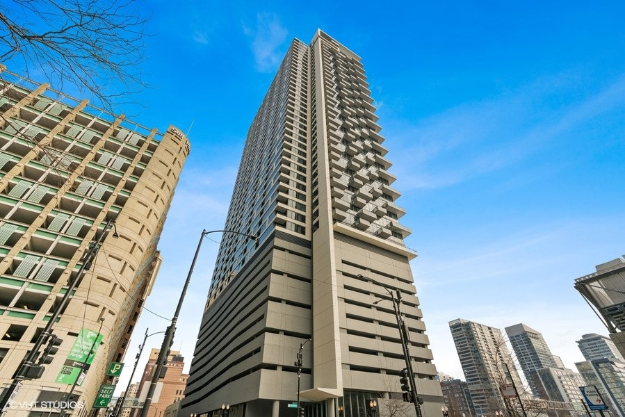 235 W Van Buren Street - Photo 1
