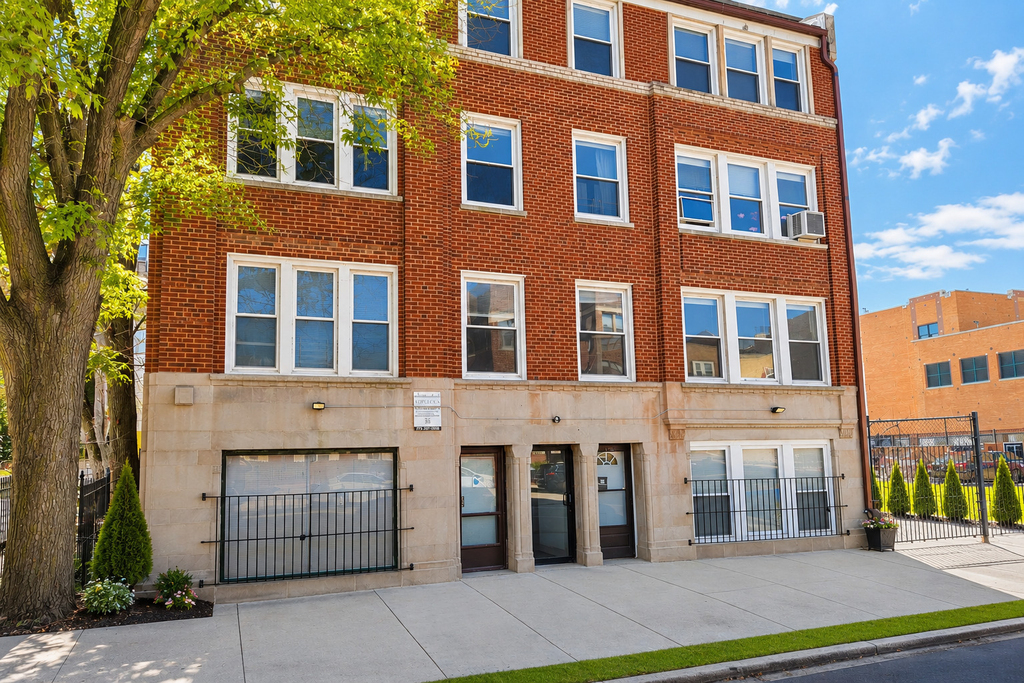 1635 W Morse Avenue - Photo 0