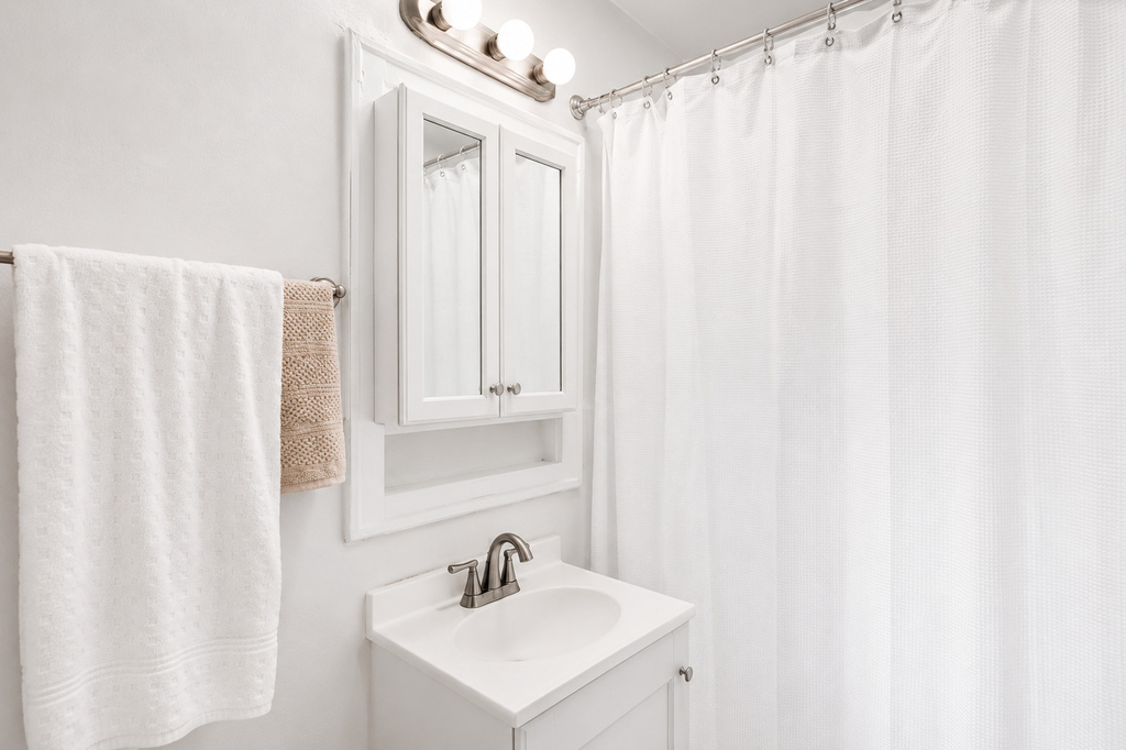 656 W Oakdale Avenue - Photo 4