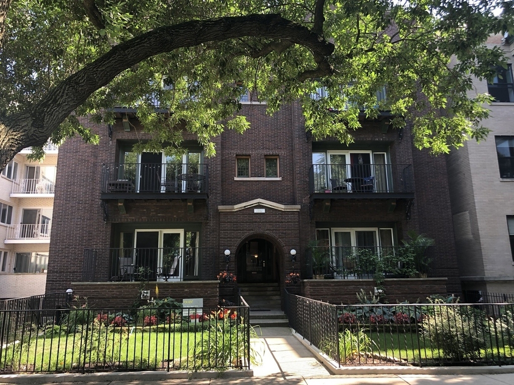 1101 W Pratt Boulevard - Photo 0