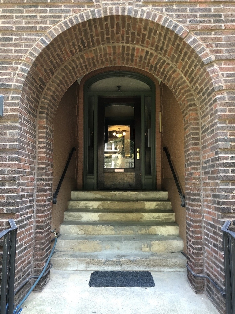 1101 W Pratt Boulevard - Photo 1