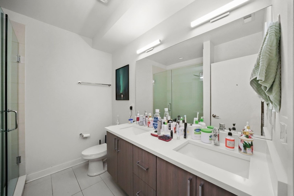 832 W Erie Street - Photo 8