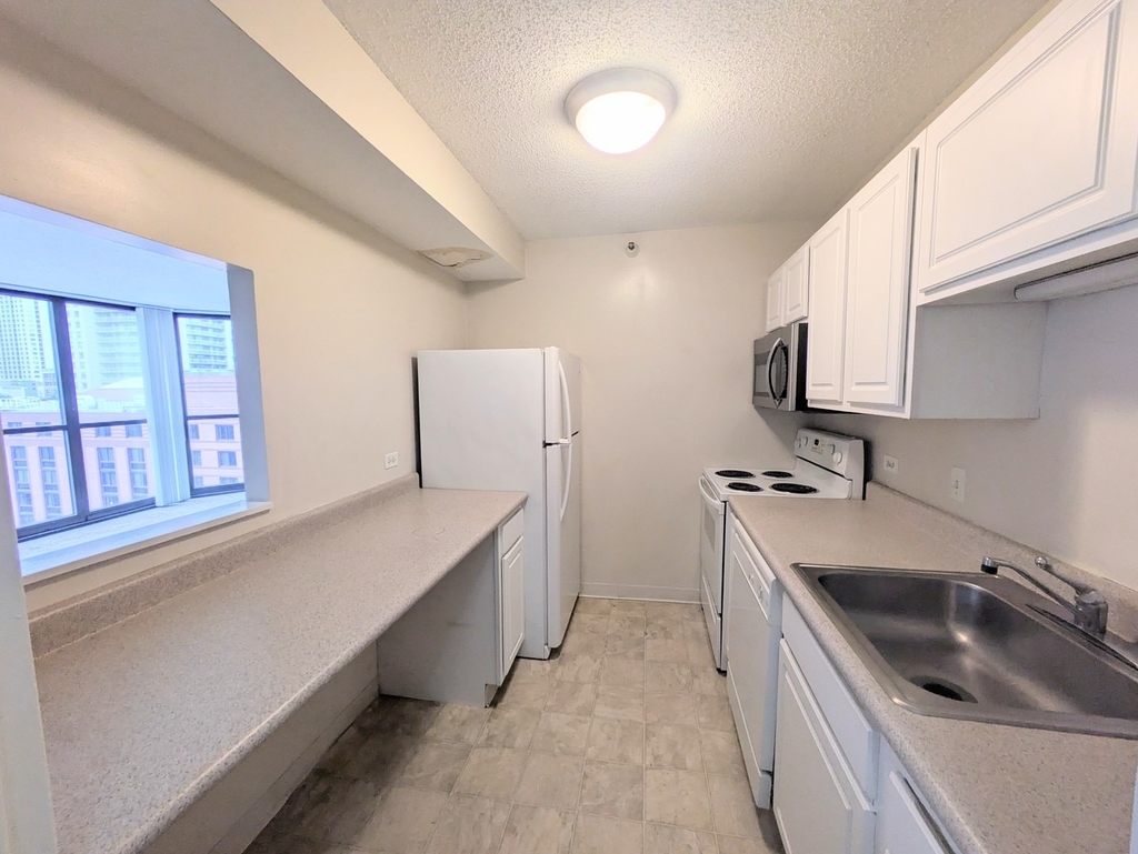 10 E Ontario Street - Photo 7