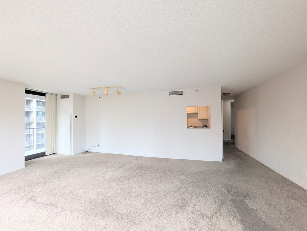 10 E Ontario Street - Photo 4