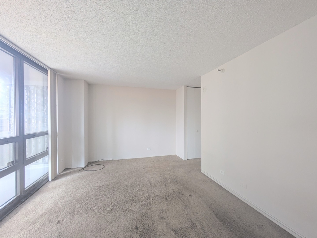 10 E Ontario Street - Photo 12