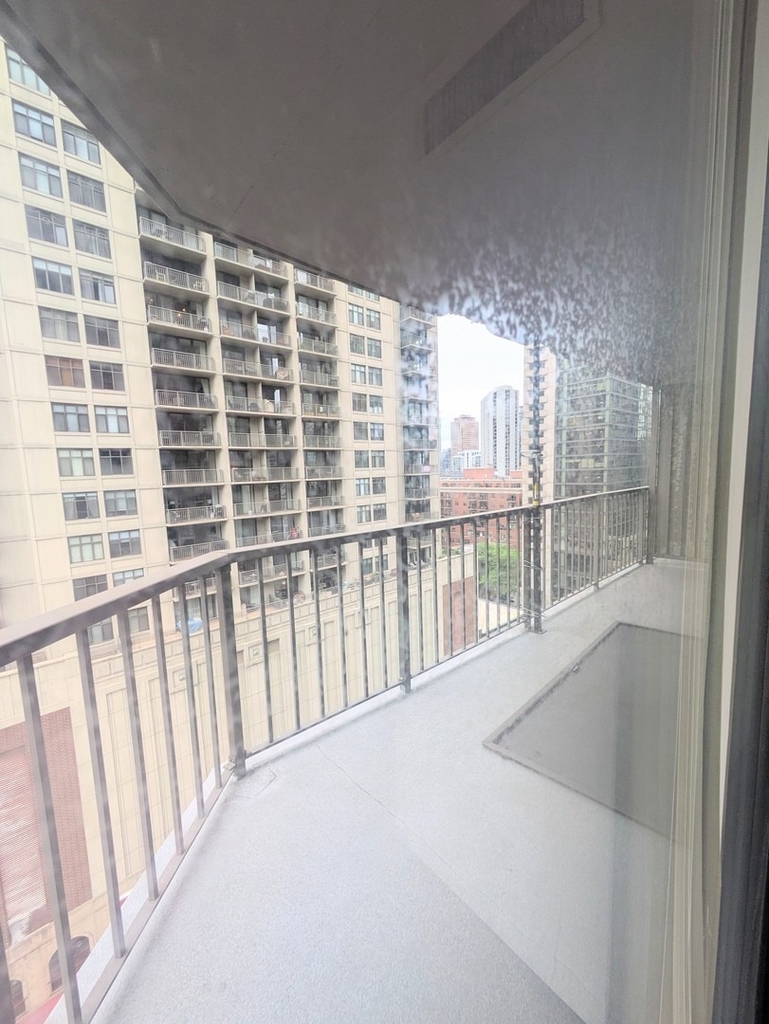 10 E Ontario Street - Photo 2