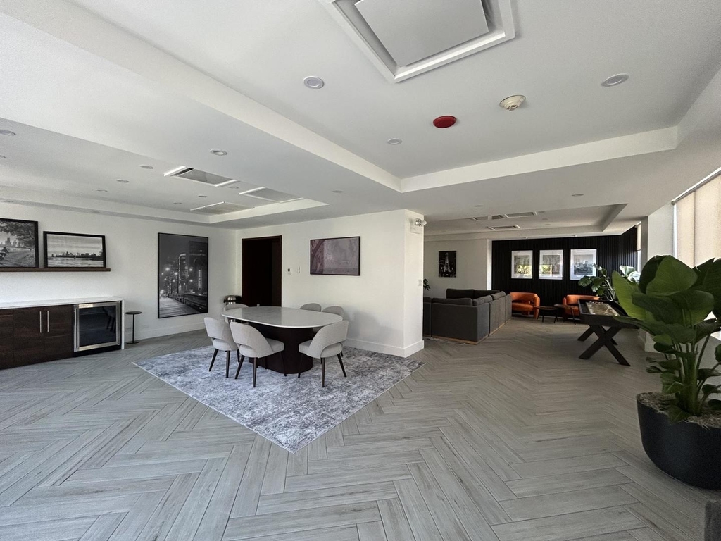 655 W Irving Park Road - Photo 16