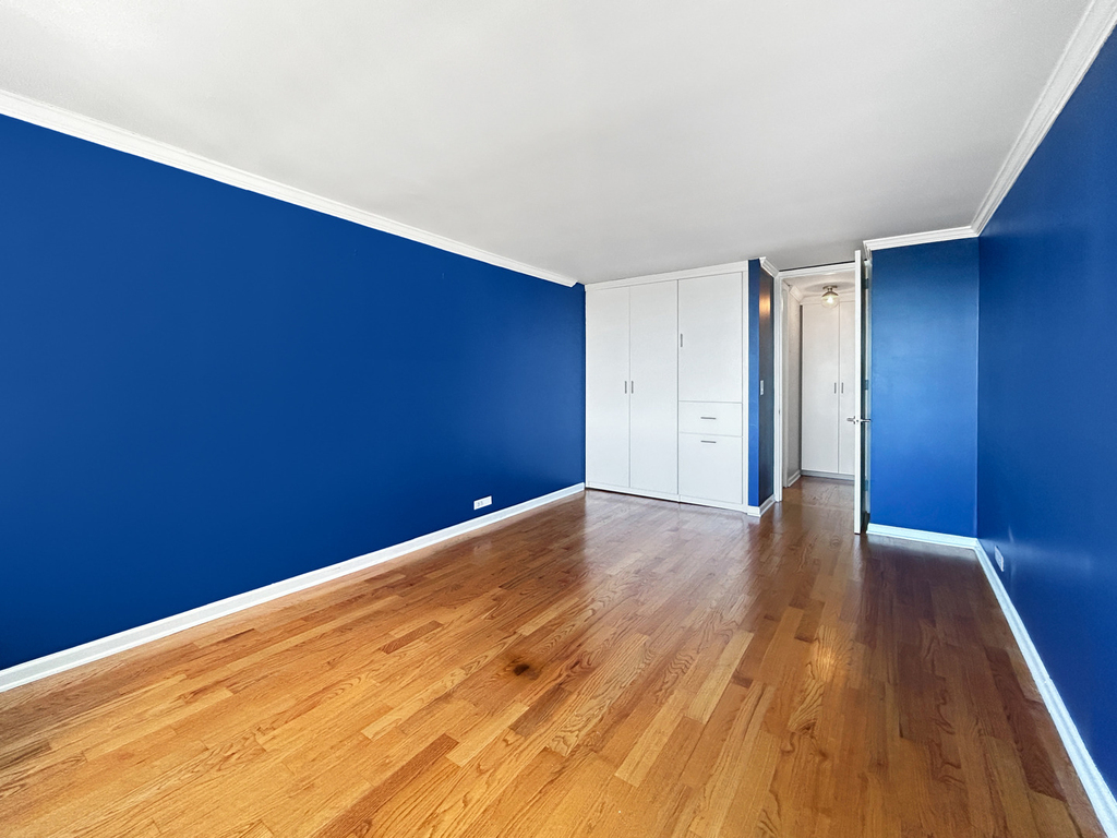 655 W Irving Park Road - Photo 10