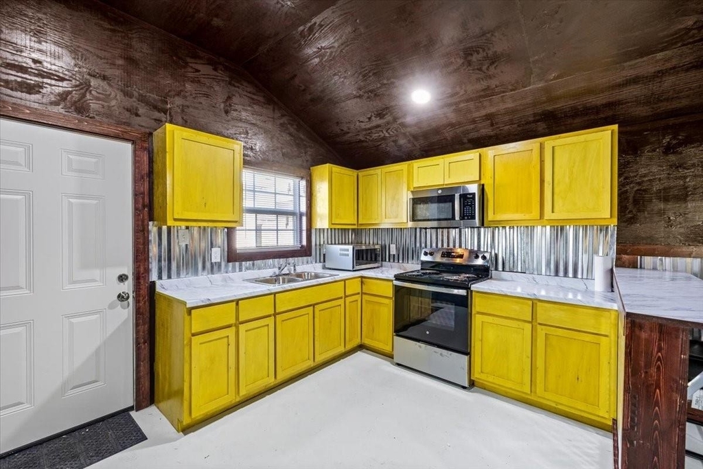 2823 Avenue Q - Photo 3