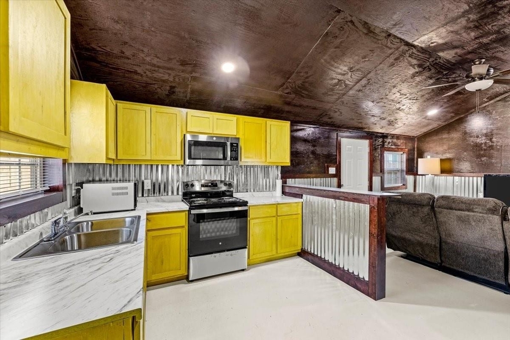 2823 Avenue Q - Photo 0