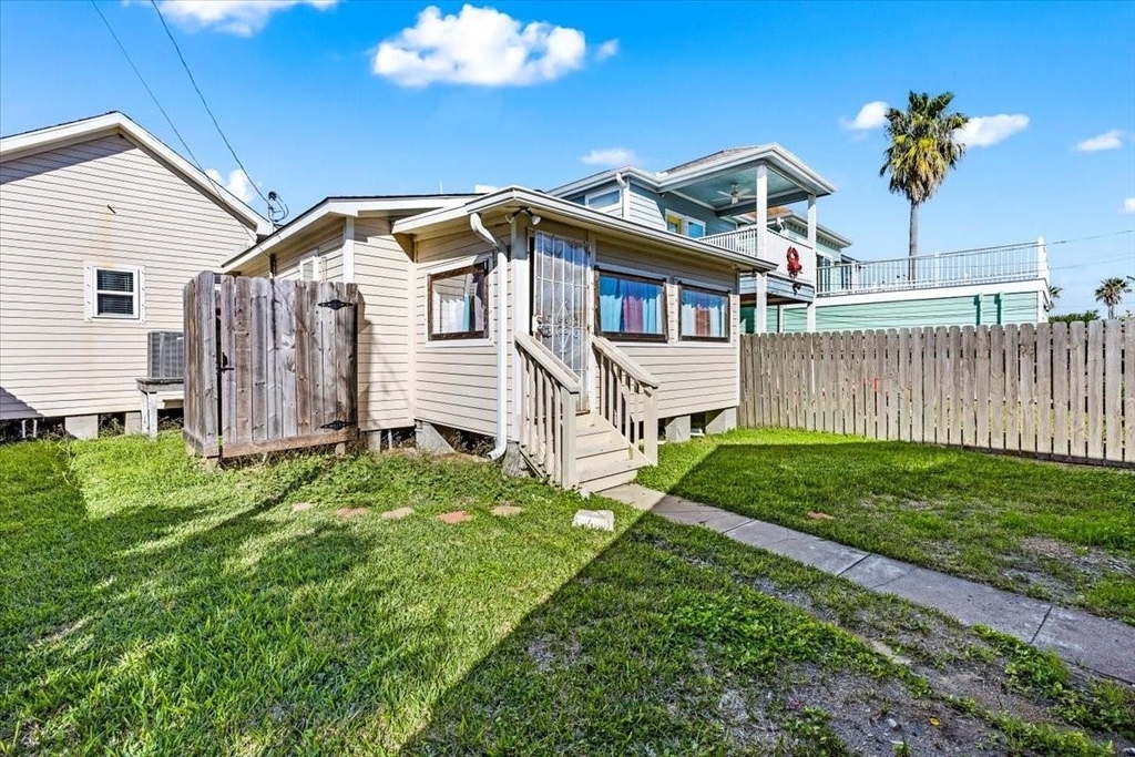 2823 Avenue Q - Photo 2