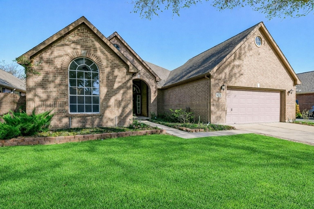 4111 Clubhollow - Photo 1