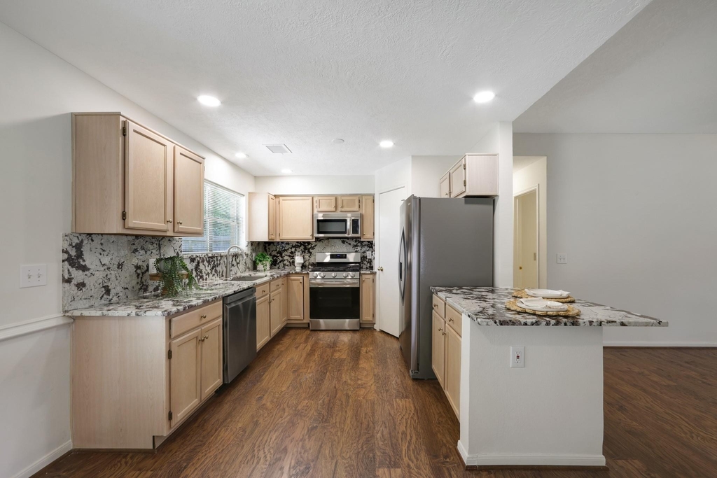 8910 Driftstone Drive - Photo 8