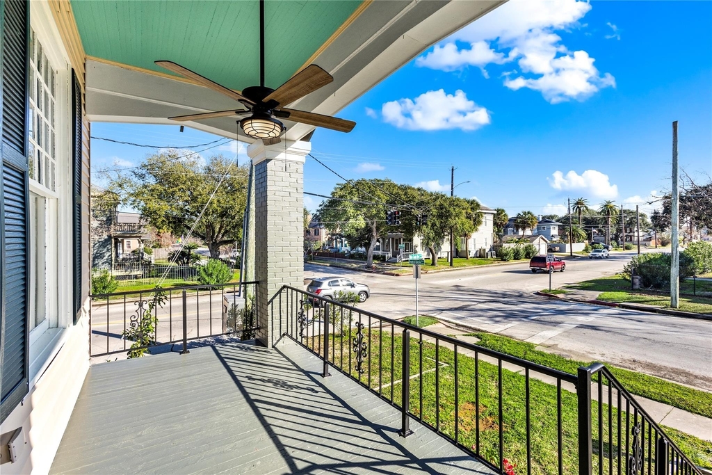 3902 Bernardo De Galvez - Photo 4