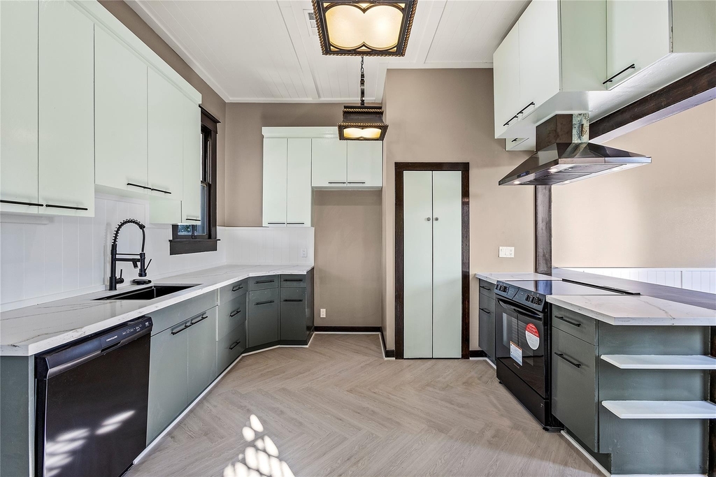 3902 Bernardo De Galvez - Photo 10