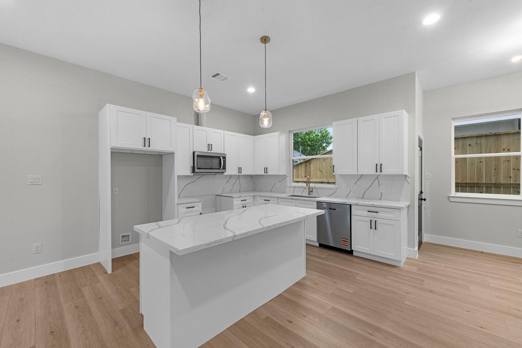2347 Knoblock - Photo 2