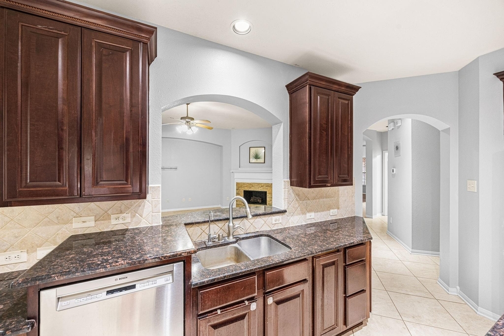 802 Floriencia Street - Photo 15